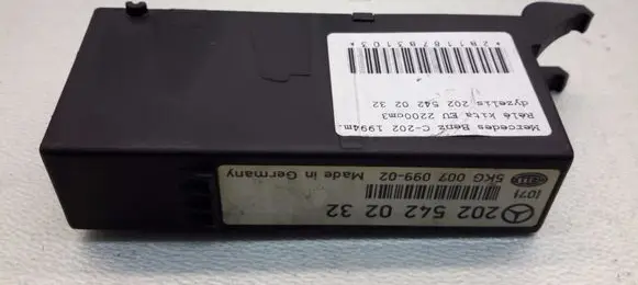 Mercedes-Benz C W202 Other relay A2025420232