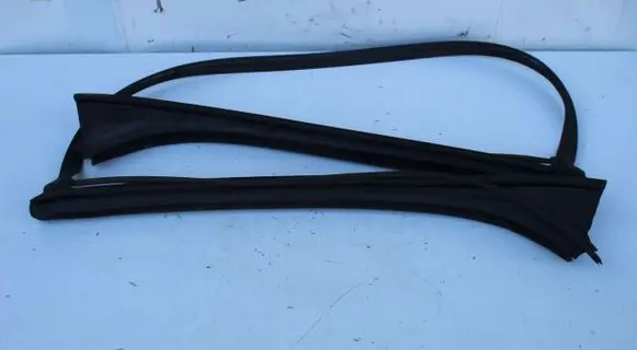 BMW 6 E63 E64 Rear glass trim 8031437