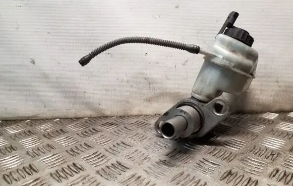 Skoda Octavia Mk2 (1Z) Master brake cylinder 1K2611349