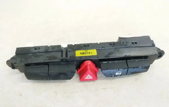 KIA Ceed Hazard light switch 937001H900 93700-1H900