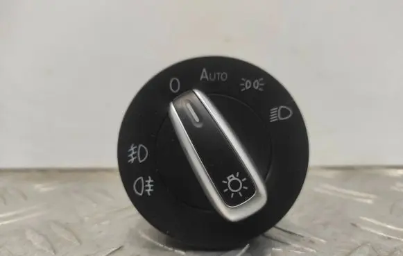 Volkswagen PASSAT CC Light switch