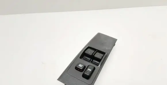 Toyota Corolla Verso AR10 Electric window control switch 848200F040