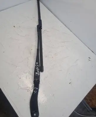 Volvo V50 Front wiper blade arm 8623159