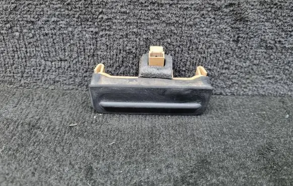 Audi A4 S4 B5 8D Tailgate/trunk/boot exterior handle 8D0827565