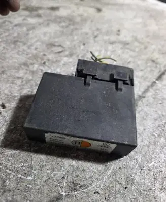 Audi 80 90 B3 Cruise control relay 443907393L