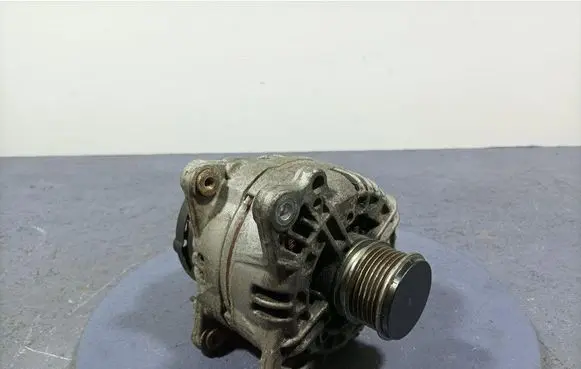 Skoda Fabia Mk2 (5J) Generator/alternator 045903023A