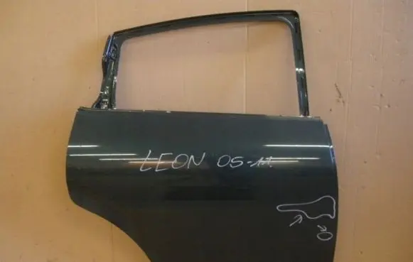 Seat Leon (1P) Rear door