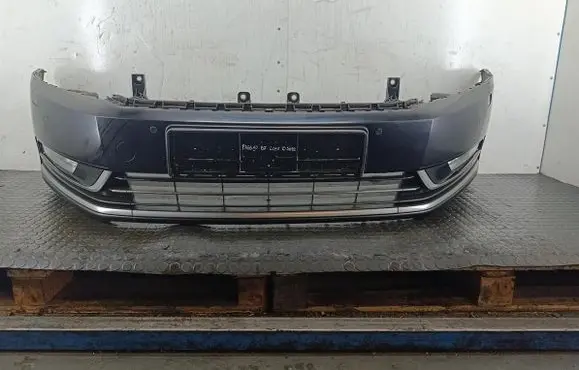 Volkswagen PASSAT B7 Front bumper LC9X