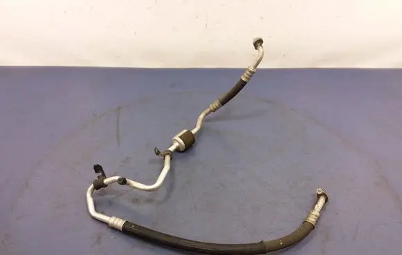 Renault Clio III Air conditioning (A/C) pipe/hose 8200521903A