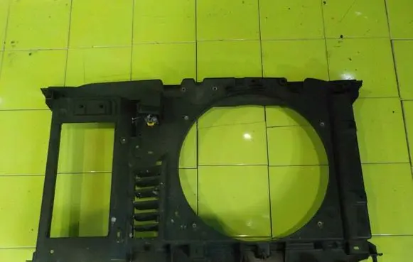 Peugeot 5008 Radiator support slam panel WZMOCNIENIE