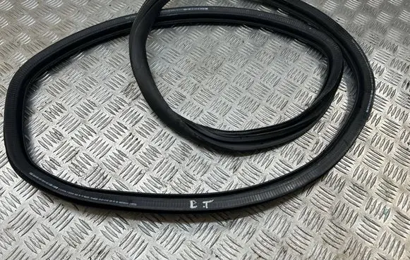 Peugeot 508 II Rubber seal rear door 9818906980