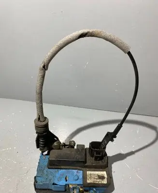Volvo V70 Front door lock 30663040