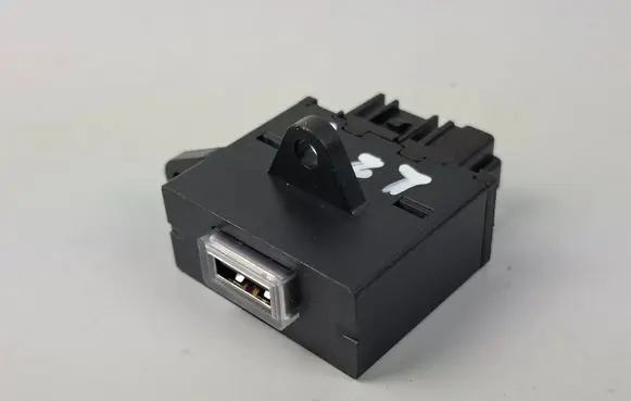 Alfa Romeo Stelvio USB socket connector 00505493820 03270 16949A0