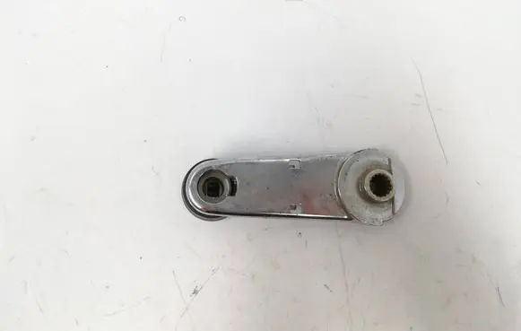 Volkswagen PASSAT B5 Rear door window winding handle 443837581D