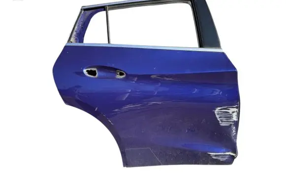 Infiniti Q30 Rear door