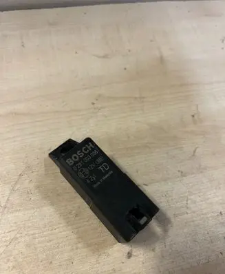 Glow plug pre-heat relay