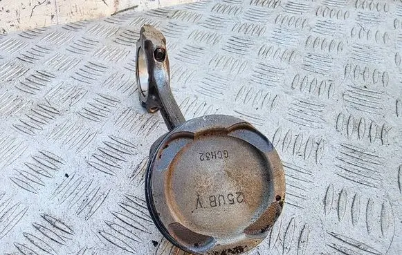 Hyundai i10 Piston with connecting rod 25UBV