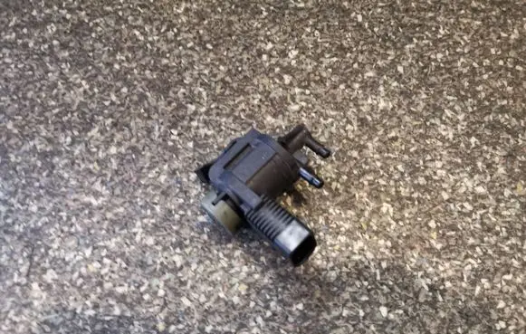 Audi A8 S8 D3 4E Turbo solenoid valve 1J0906283C