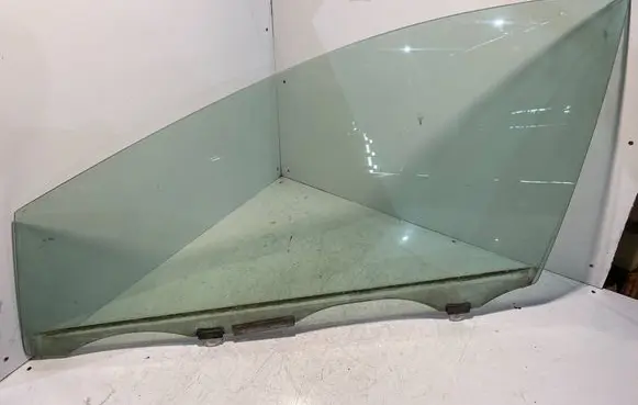 Toyota Prius (NHW20) Front door window glass four-door