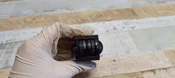 Headlight level height control switch