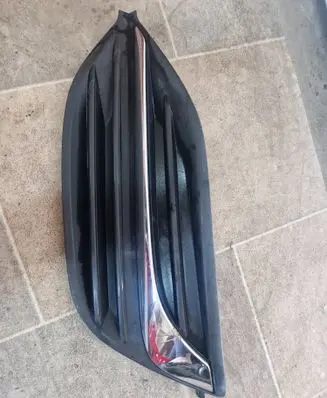 Opel Insignia B Front bumper lower grill 39112221 551004542