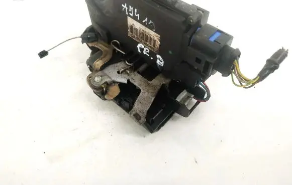 Skoda Octavia Mk2 (1Z) Front door lock 3D1837016