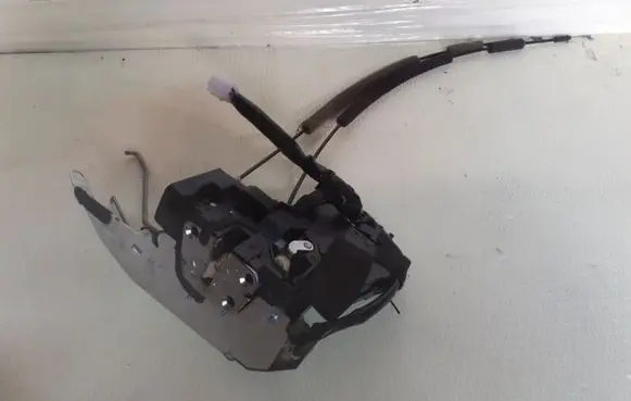 Mazda CX-7 Front door lock