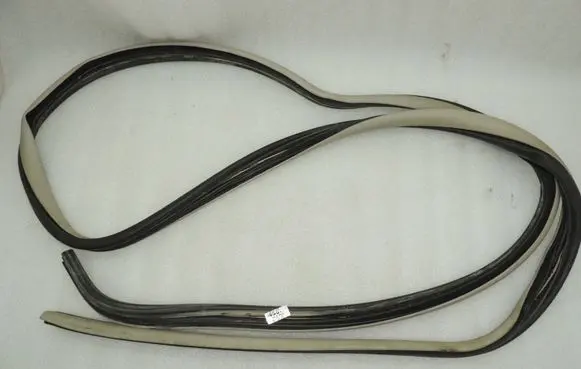 Chrysler Grand Voyager V Rubber seal sliding door (on door) 1DA06ES3AD