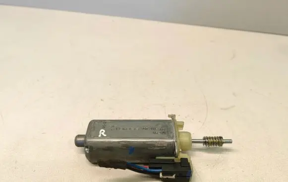 Mercedes-Benz S W221 Seat adjustment motor 907391100 0390203254