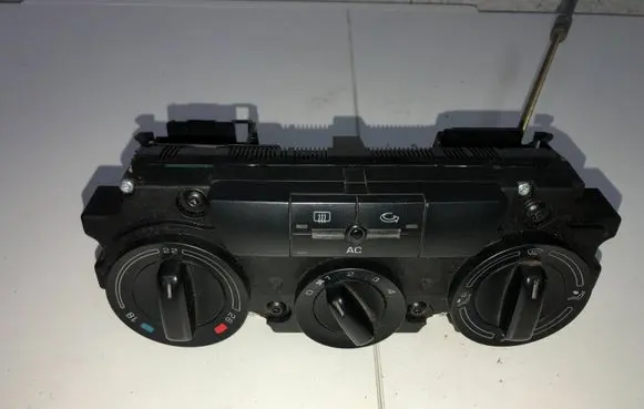Skoda Octavia Mk2 (1Z) Climate control unit L0F3S600 V9700780ZL WC700Z80ZL