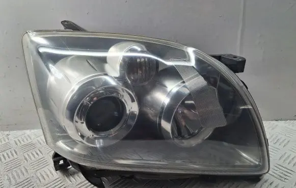 Toyota Avensis T250 Headlight/headlamp 8113005240