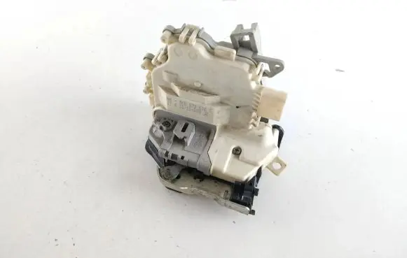 Audi A4 S4 B8 8K Rear door lock 8K0839016C