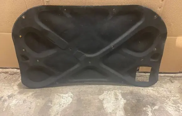 Engine bonnet/hood sound/heat insulation