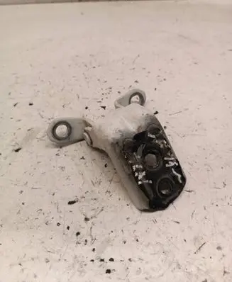 Nissan Qashqai Front door upper hinge