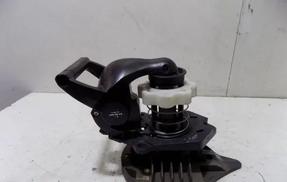 Citroen C3 Spare wheel mounting bracket 