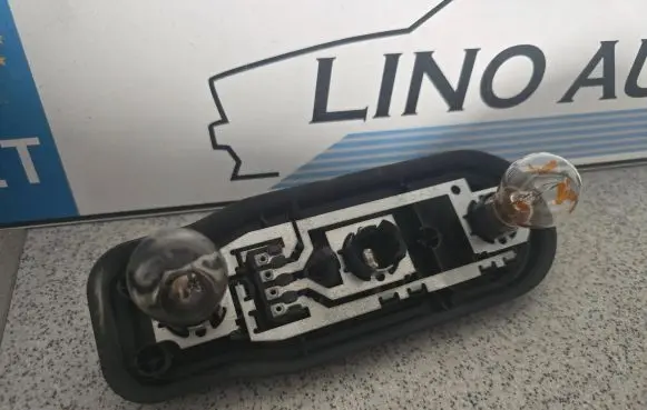 BMW 5 E39 Tail light bulb cover holder 8371324