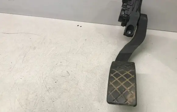 Audi A4 S4 B5 8D Accelerator throttle pedal 8D1721523F 6PV00837603