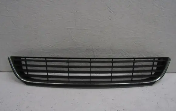 Volkswagen Golf Plus Front bumper lower grill 5M0853677C