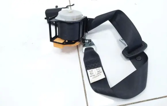 Mazda CX-5 Rear seatbelt E40641084