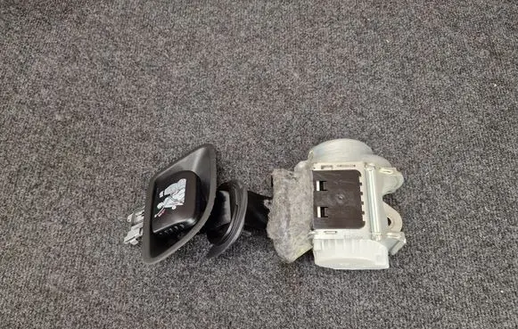 Audi Q7 4M Third row seat belt 4M0857812B 4M0857738B 4M0857737