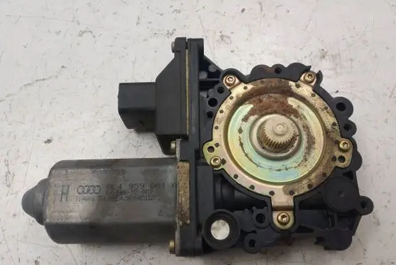 Audi A3 S3 8L Front door window regulator motor 8L4959801A