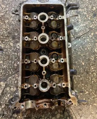 Toyota Prius (XW20) Engine head 