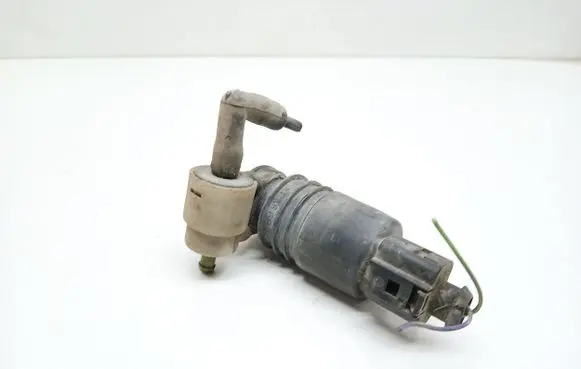 Volkswagen PASSAT B5 Windscreen/windshield washer pump