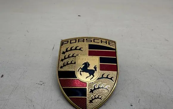 Manufacturer badge logo/emblem