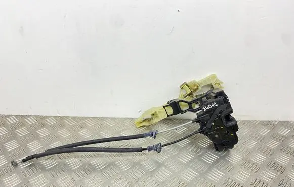 Hyundai Santa Fe Front door lock 813202B030