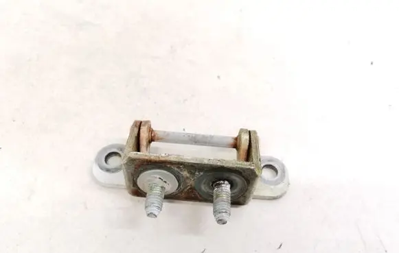 Subaru Forester SF Tailgate/trunk/boot hinge