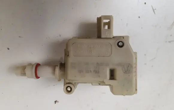 Volkswagen New Beetle Fuel tank cap lock motor 288160810273