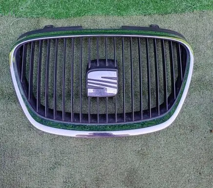 Seat Leon (1P) Front grill 1P0853654A 1P0853654