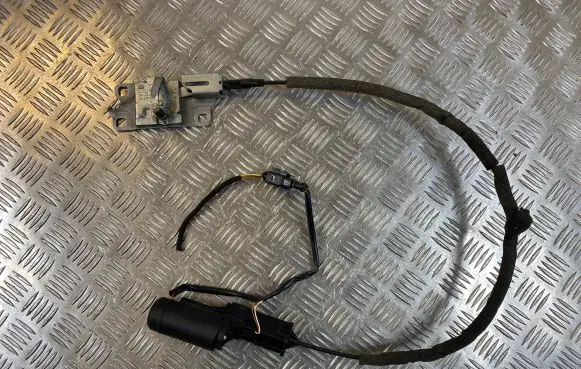Audi A8 S8 D3 4E Tailgate/trunk/boot lock/catch/latch 4E0827383C