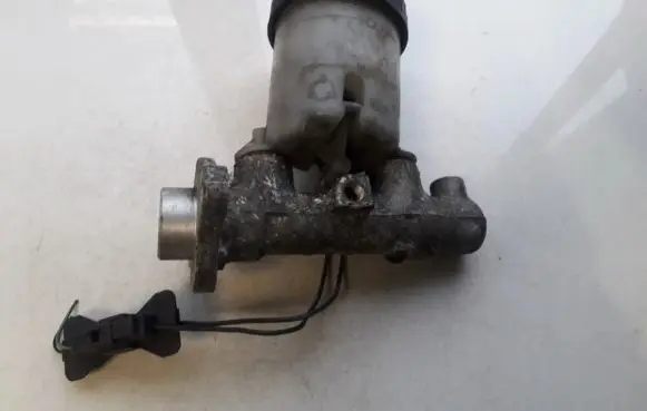 Mazda 121 Master brake cylinder